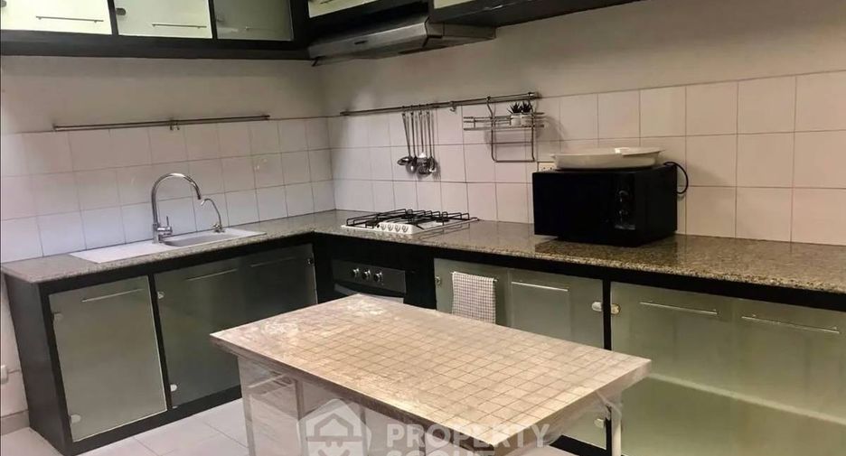 For sale 3 bedrooms condo in Watthana, Bangkok