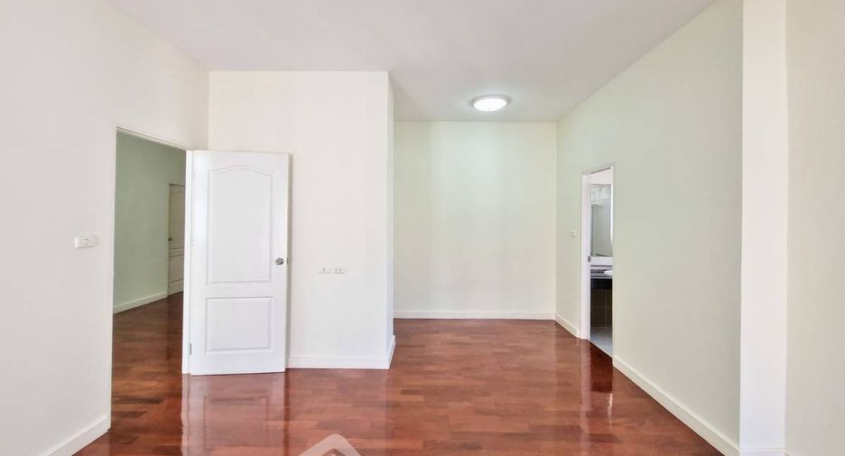For sale 3 bedrooms house in Prawet, Bangkok