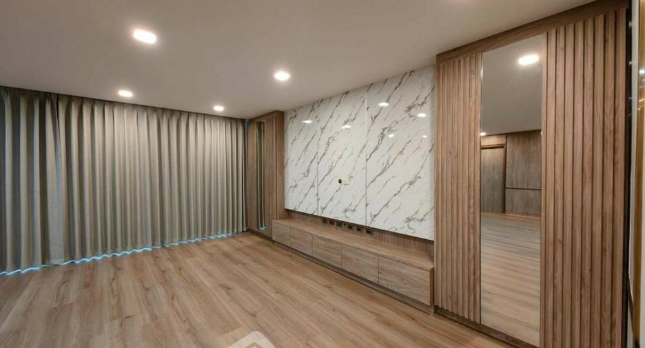Wohnung zur Miete und zum Kauf mit 3 Zimmer in Pathum Wan, Bangkok