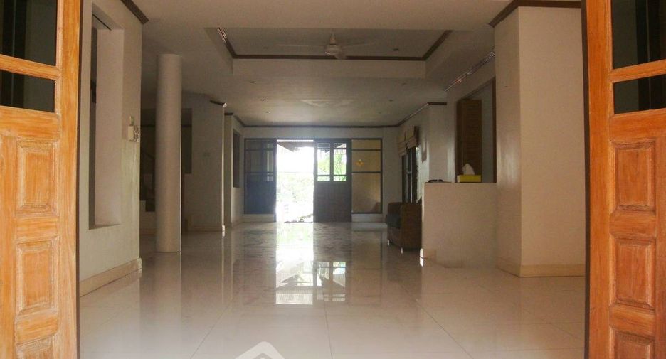 Casa en venta de 6 habitaciones en Bang Lamung, Chonburi