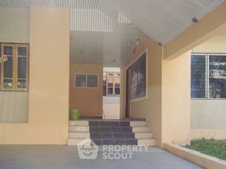 Casa en venta de 6 habitaciones en Bang Lamung, Chonburi