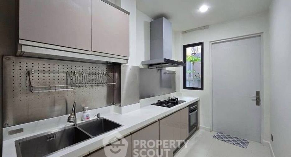 For rent and for sale 4 bedrooms house in Suan Luang, Bangkok