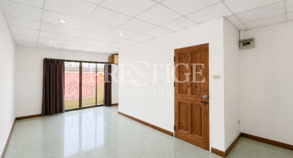 For sale and for rent 2 bedrooms retail Space in Bang Lamung, Chonburi