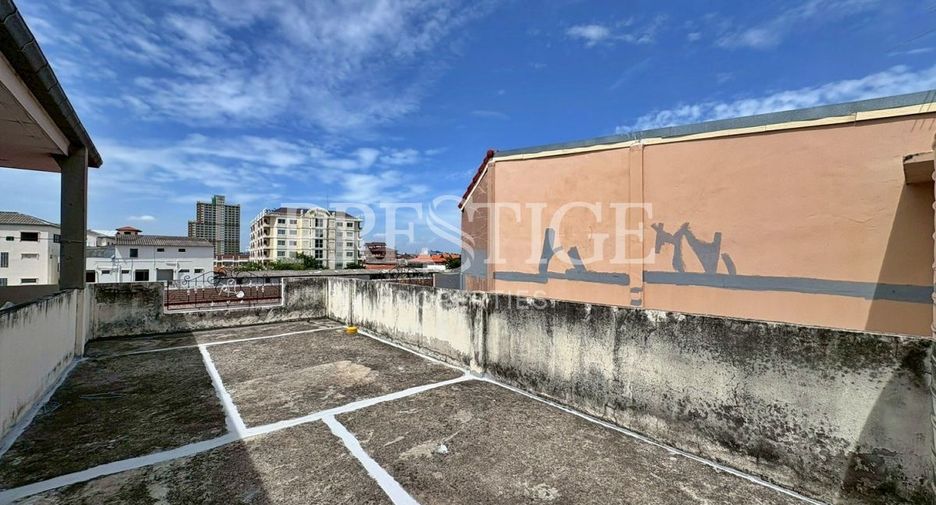 For sale and for rent 2 bedrooms retail Space in Bang Lamung, Chonburi