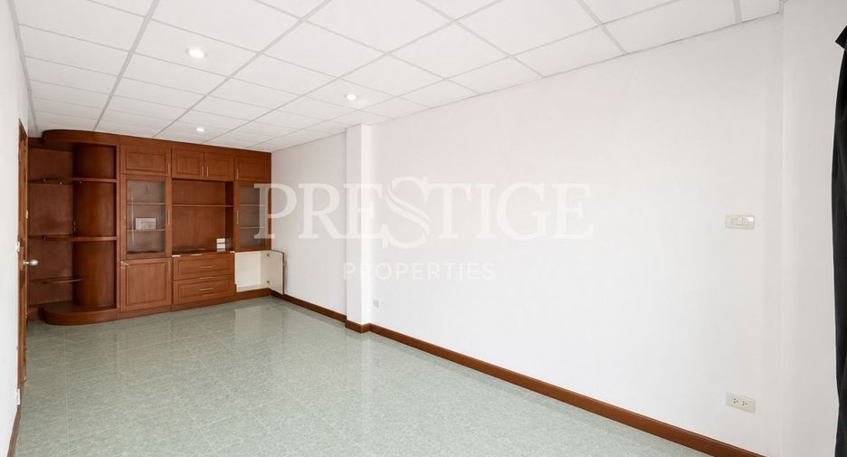 For sale and for rent 2 bedrooms retail Space in Bang Lamung, Chonburi