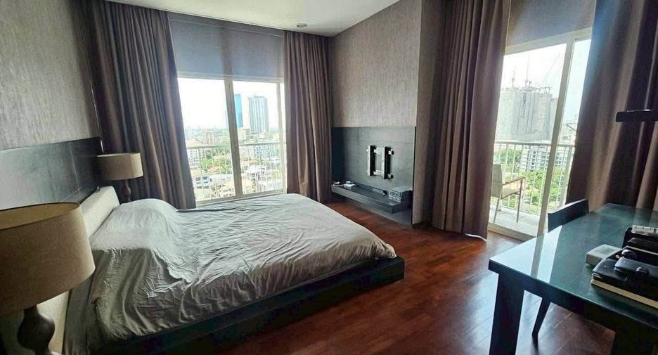 For sale 2 bedrooms condo in Watthana, Bangkok