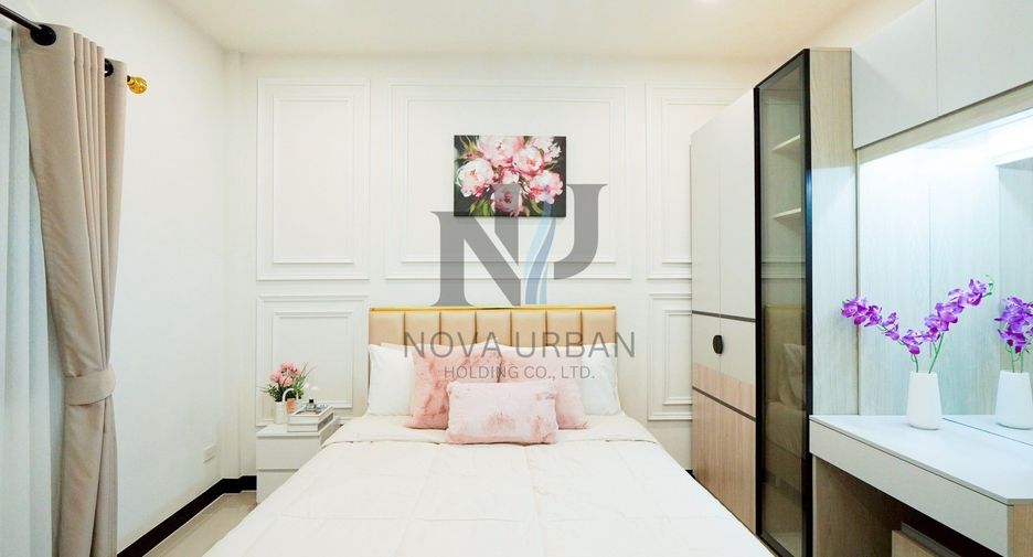 À vendre 3 chambres maison de ville à Bang Lamung, Chonburi