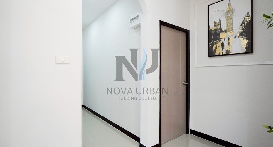 À vendre 3 chambres maison de ville à Bang Lamung, Chonburi