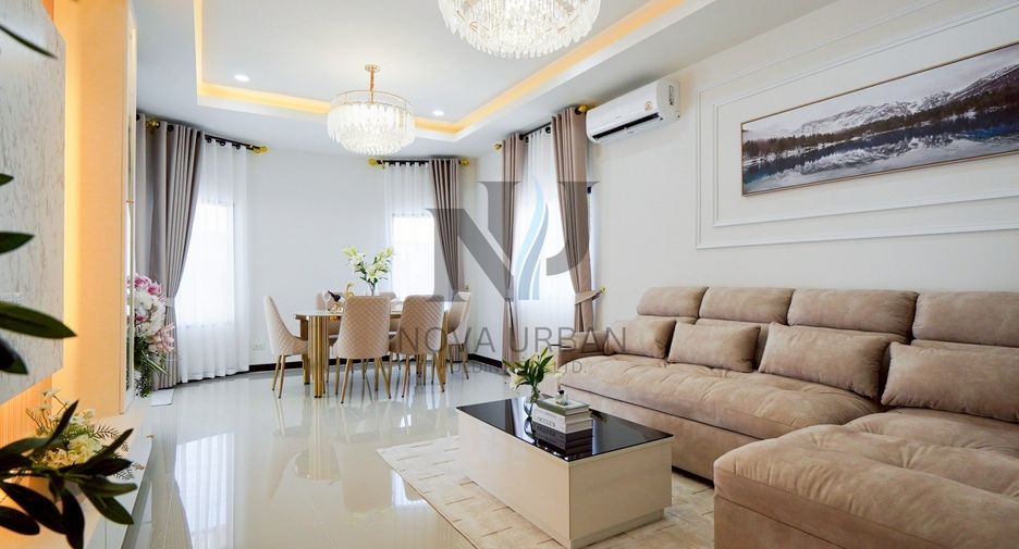 À vendre 3 chambres maison de ville à Bang Lamung, Chonburi