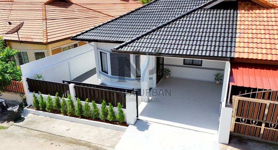 À vendre 3 chambres maison de ville à Bang Lamung, Chonburi