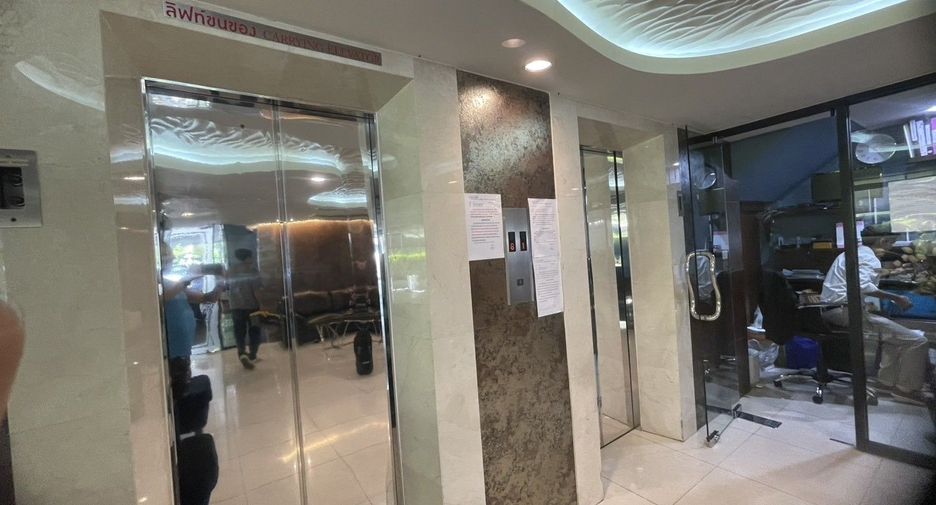 For sale 1 bed condo in Khlong Toei, Bangkok