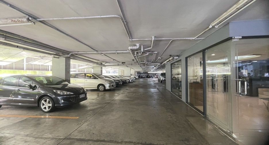 For sale 1 bed condo in Khlong Toei, Bangkok