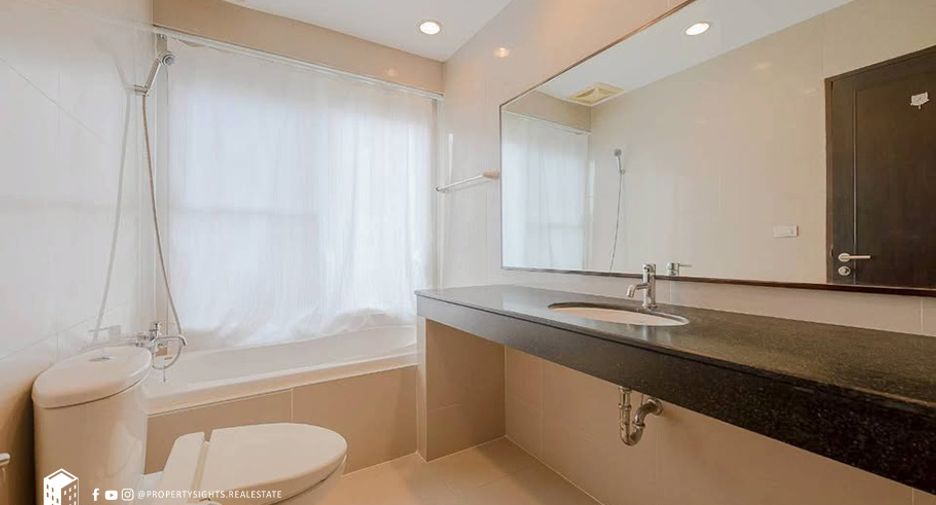 For rent 2 bedrooms condo in Watthana, Bangkok