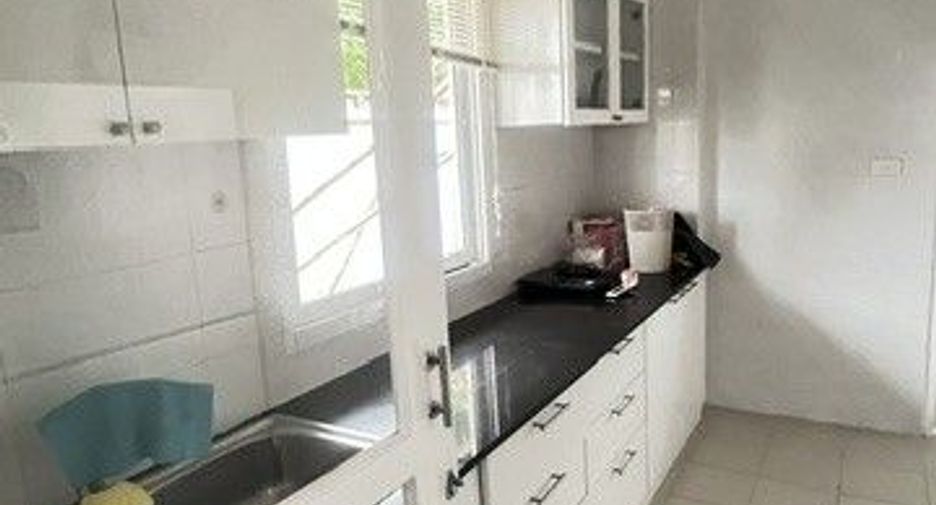 For rent 4 bedrooms house in San Kamphaeng, Chiang Mai