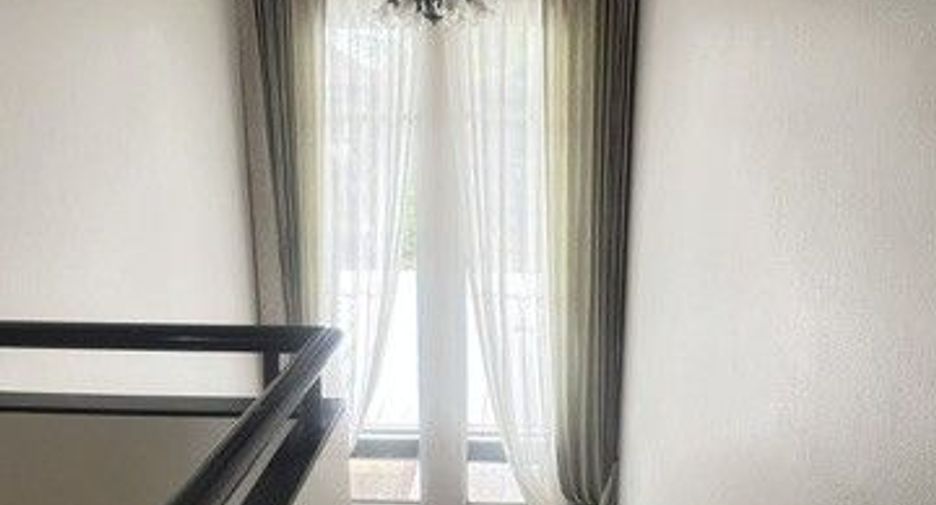 For rent 4 bedrooms house in San Kamphaeng, Chiang Mai
