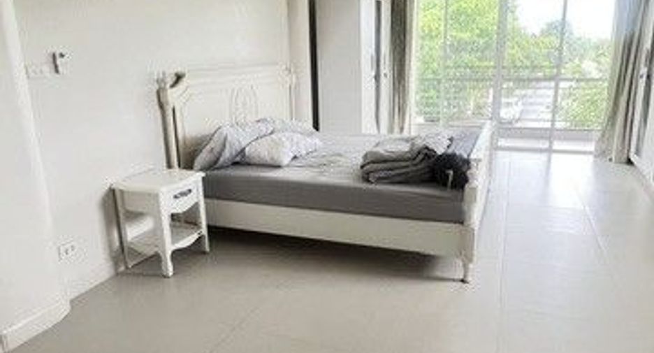 For rent 4 bedrooms house in San Kamphaeng, Chiang Mai
