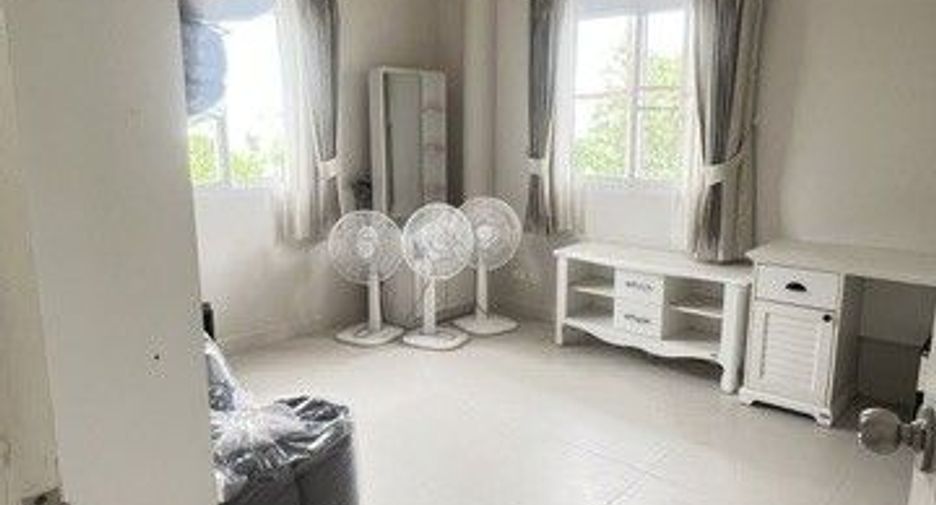 For rent 4 bedrooms house in San Kamphaeng, Chiang Mai