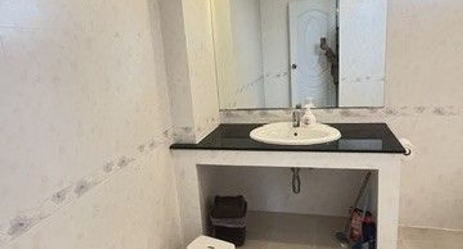 For rent 4 bedrooms house in San Kamphaeng, Chiang Mai