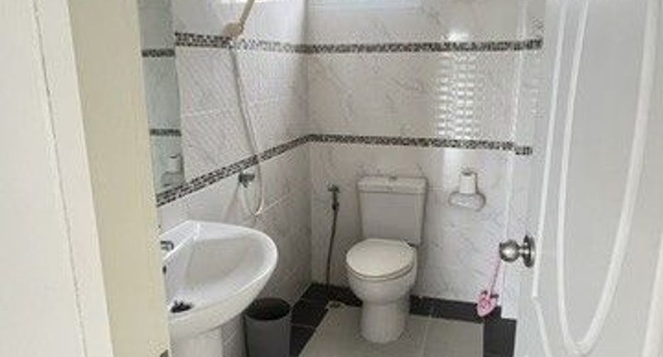 For rent 4 bedrooms house in San Kamphaeng, Chiang Mai