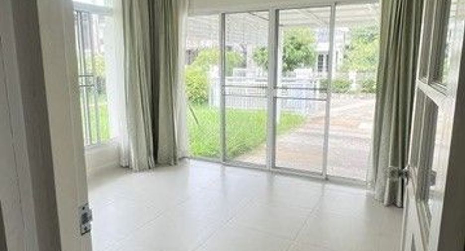 For rent 4 bedrooms house in San Kamphaeng, Chiang Mai