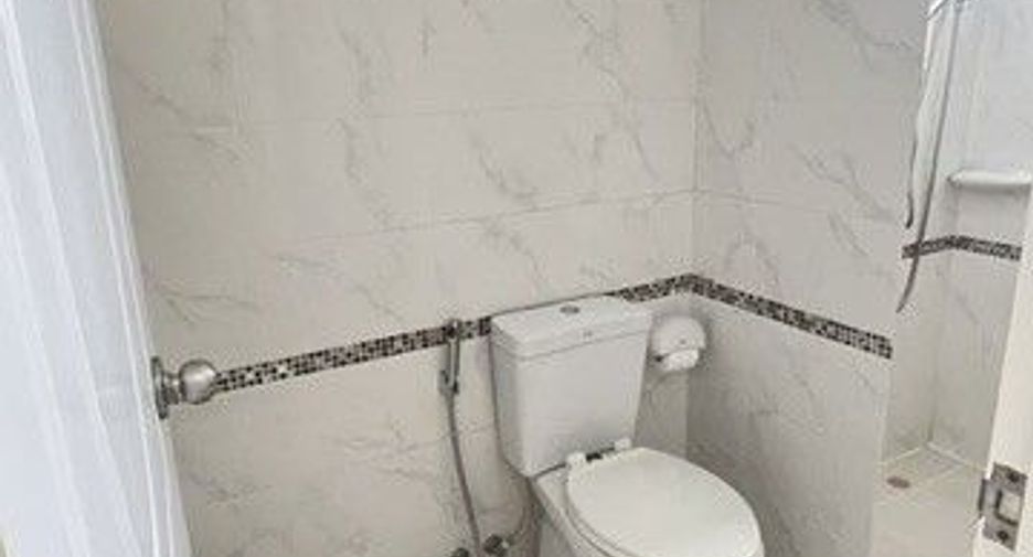 For rent 4 bedrooms house in San Kamphaeng, Chiang Mai