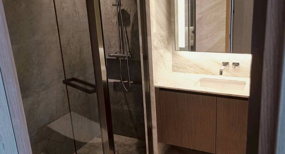 For sale 2 ベッドルーム condo in Pathum Wan, Bangkok