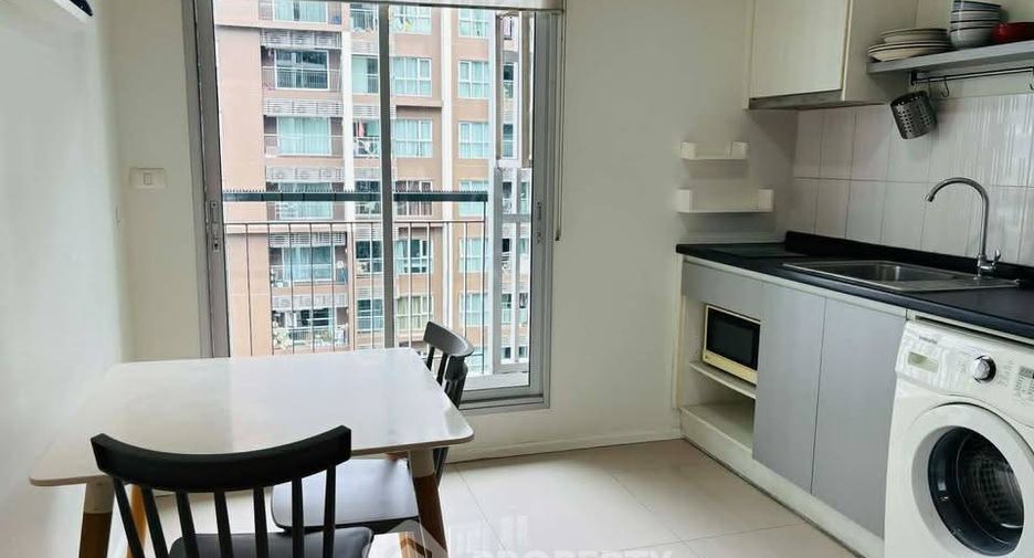 For rent 2 bedrooms condo in Huai Khwang, Bangkok