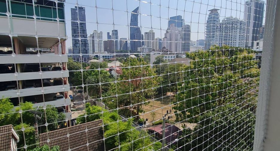 For rent 2 bedrooms condo in Watthana, Bangkok