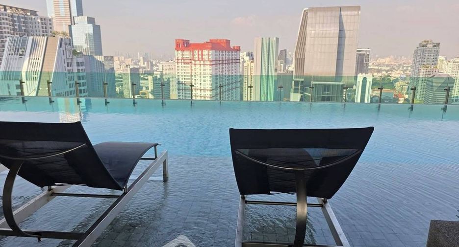 À louer 2 chambres condo à Pathum Wan, Bangkok