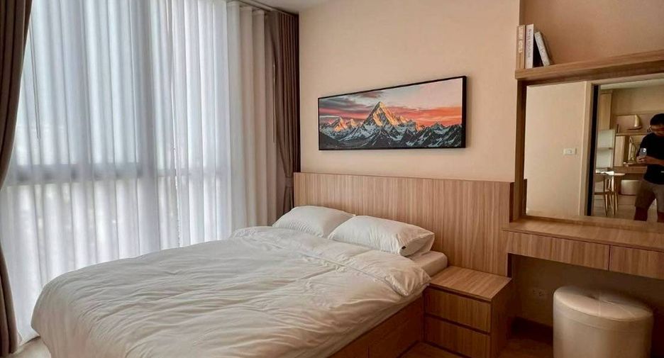 For rent 3 bedrooms condo in Huai Khwang, Bangkok