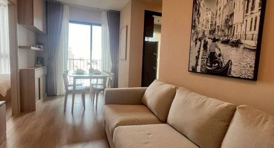 For rent 3 bedrooms condo in Huai Khwang, Bangkok