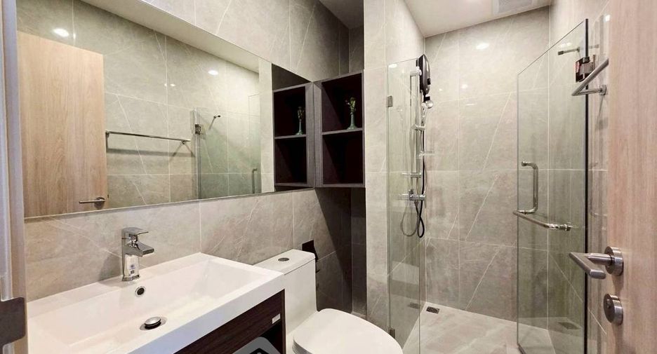 For rent 3 bedrooms condo in Huai Khwang, Bangkok