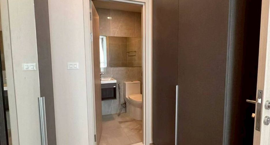 For rent 3 bedrooms condo in Huai Khwang, Bangkok