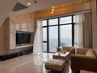 For rent 4 bedrooms condo in Huai Khwang, Bangkok
