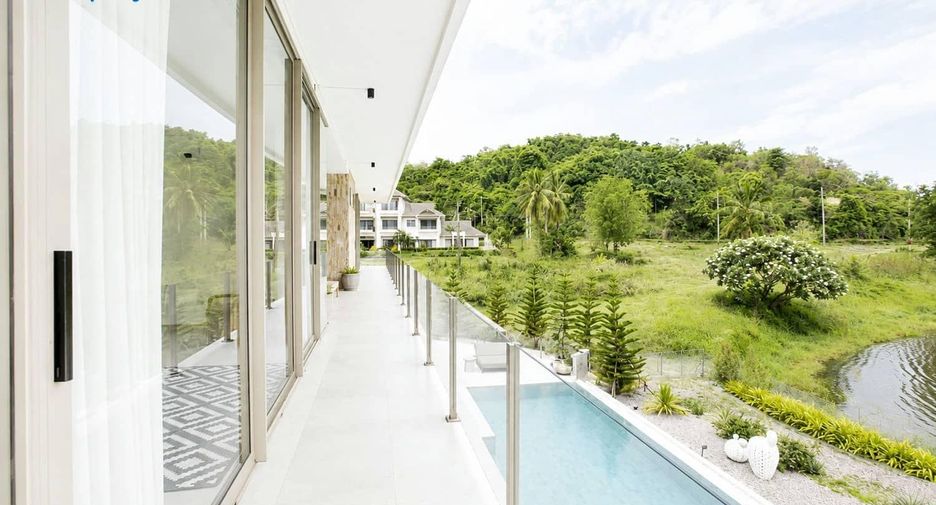 For sale 6 bedrooms villa in Cha Am, Phetchaburi