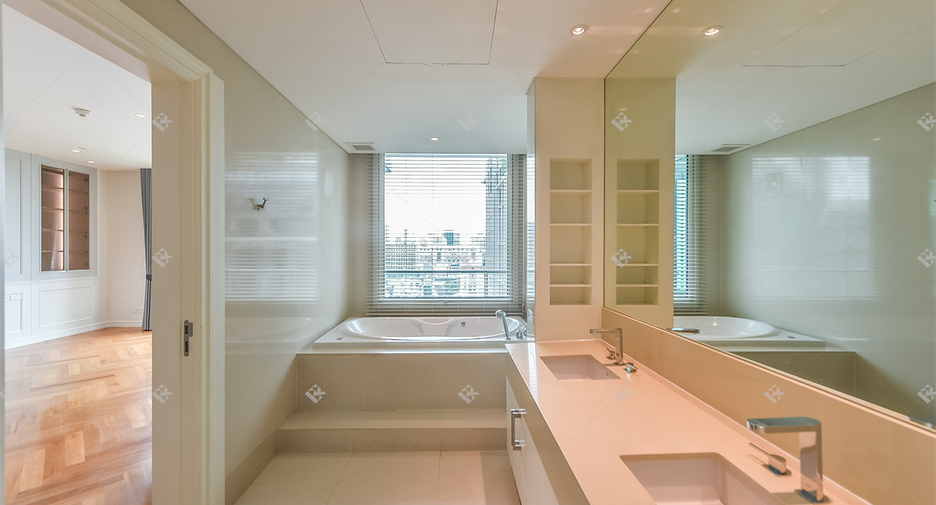 Wohnung zur Miete mit 3 Zimmer in Pathum Wan, Bangkok