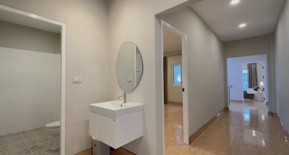 For rent 3 bedrooms townhouse in Mueang Phuket, Phuket