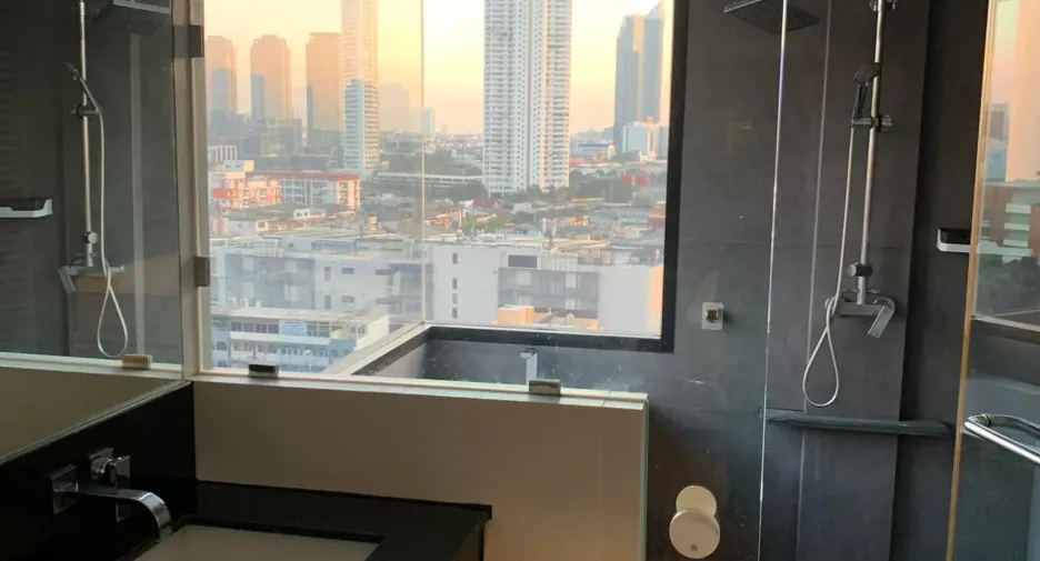 For rent 2 bedrooms condo in Khlong San, Bangkok