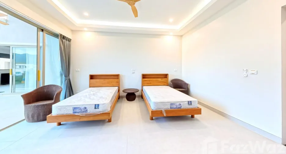 Villa en venta y en alquiler de 4 habitaciones en Thalang, Phuket