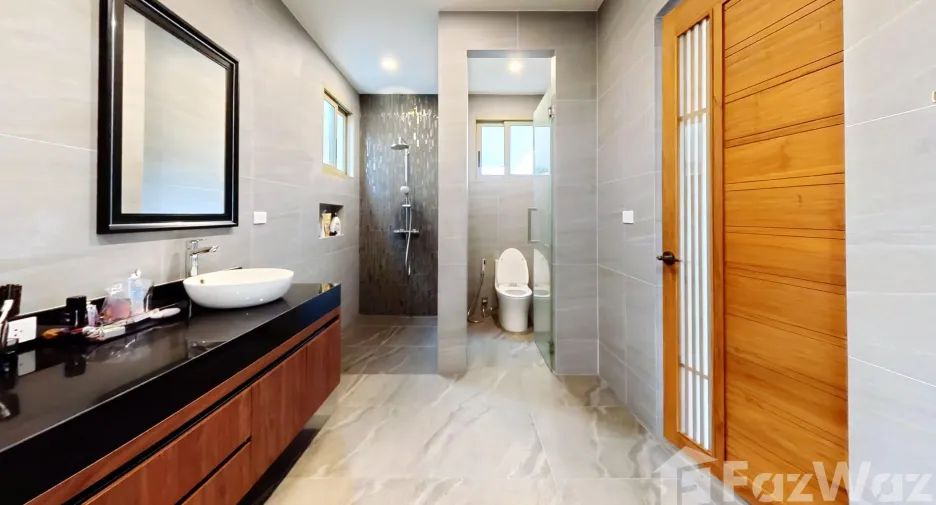 Villa en venta y en alquiler de 4 habitaciones en Thalang, Phuket