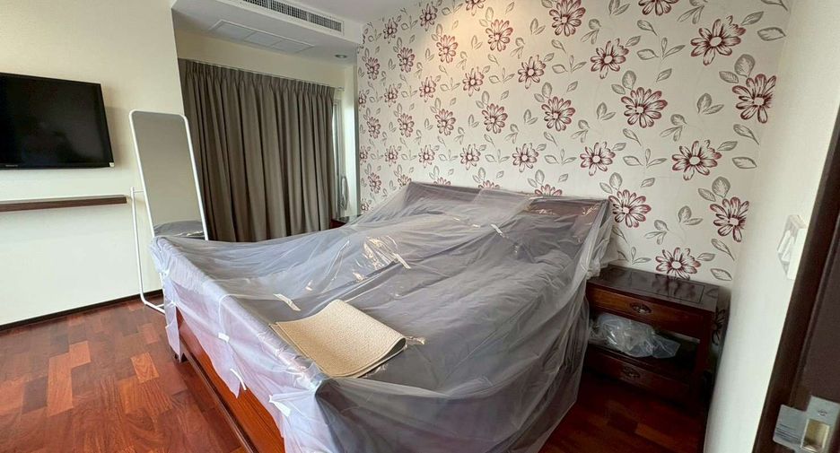 For rent 2 bedrooms condo in Watthana, Bangkok