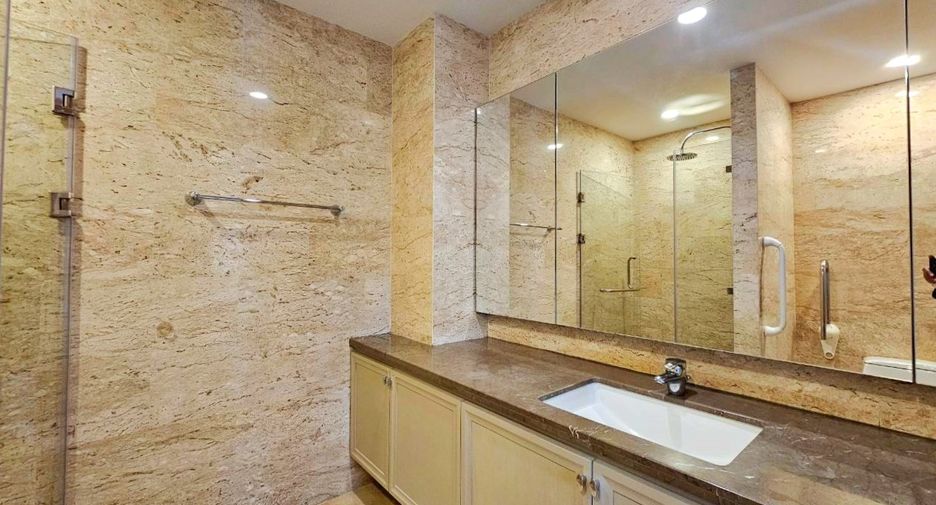 For rent studio condo in Watthana, Bangkok