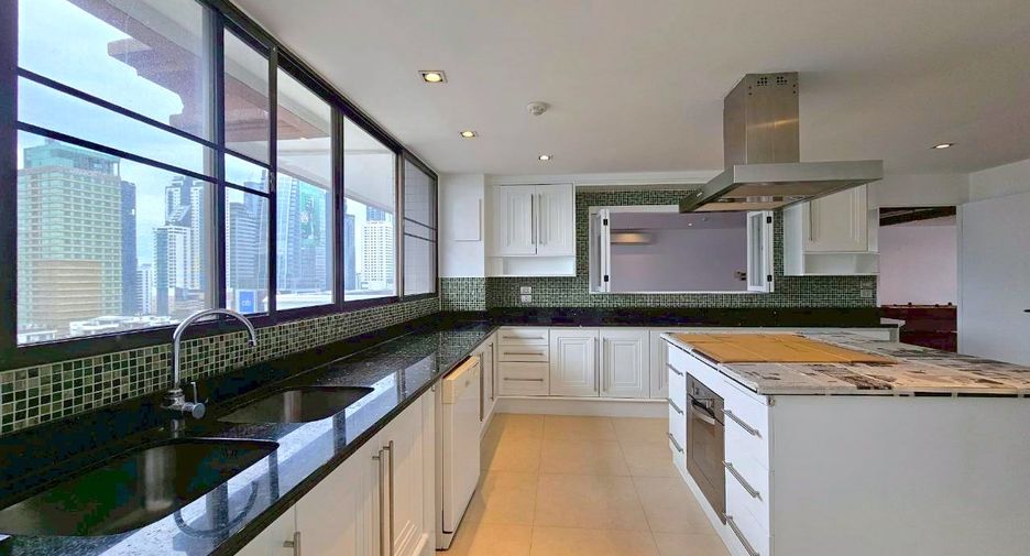 For rent 4 bedrooms condo in Khlong Toei, Bangkok