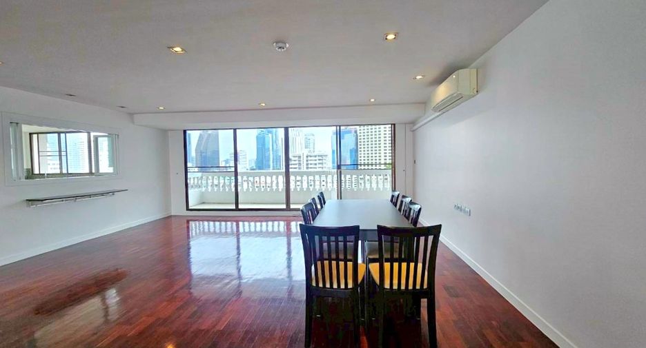 For rent 4 bedrooms condo in Khlong Toei, Bangkok