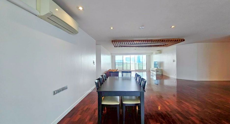 For rent 4 bedrooms condo in Khlong Toei, Bangkok