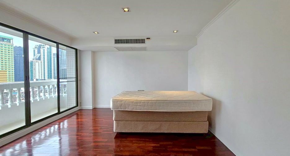 For rent 4 bedrooms condo in Khlong Toei, Bangkok