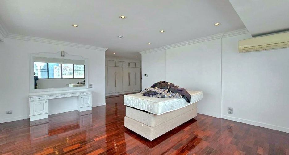 For rent 4 bedrooms condo in Khlong Toei, Bangkok
