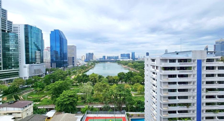 For rent 4 bedrooms condo in Khlong Toei, Bangkok