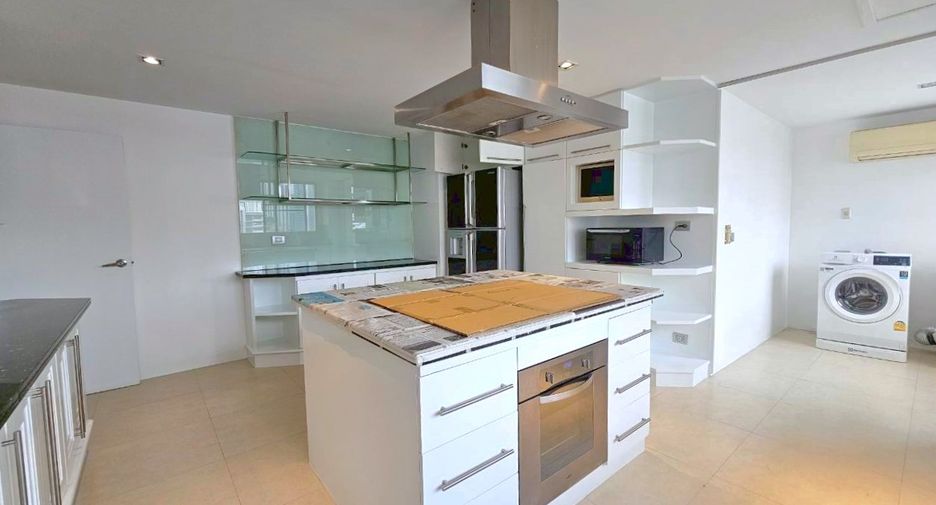 For rent 4 bedrooms condo in Khlong Toei, Bangkok