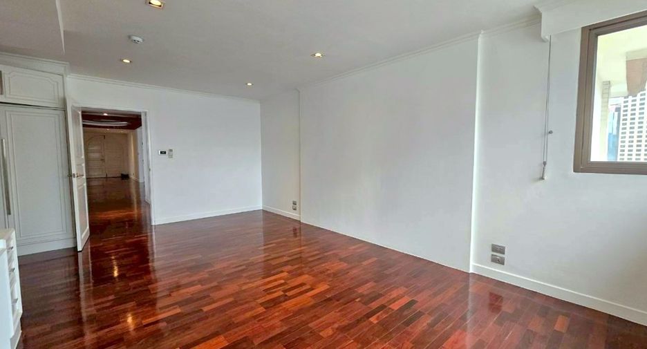 For rent 4 bedrooms condo in Khlong Toei, Bangkok